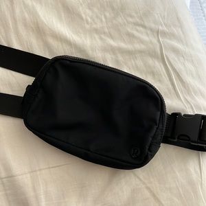 Lululemon Everywhere Belt Bag in Black